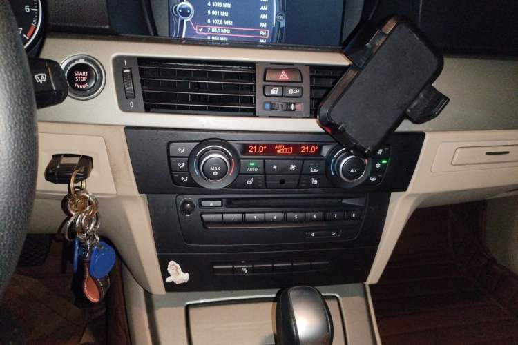 Used BMW 3 Series 2010 320i Luxury Model Audio And AC Panel