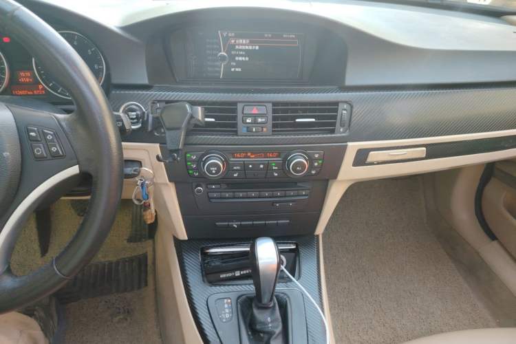 Used BMW 3 Series 2010 320i Luxury Model Audio And AC Panel