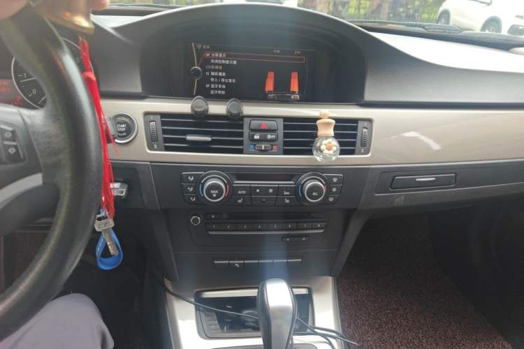 Used BMW 3 Series 2010 320i Luxury Model Audio And AC Panel