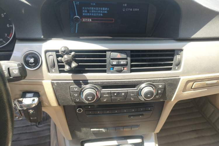 Used BMW 3 Series 2010 320i Luxury Model Audio And AC Panel