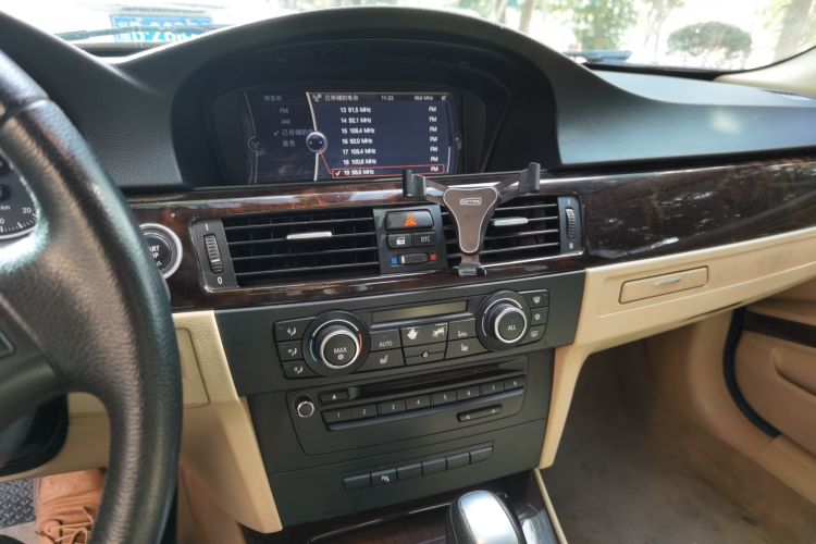 Used BMW 3 Series 2010 320i Luxury Model Audio And AC Panel