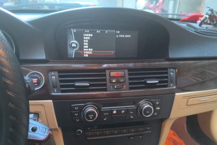 Used BMW 3 Series 2010 325i Luxury Edition Audio And AC Panel