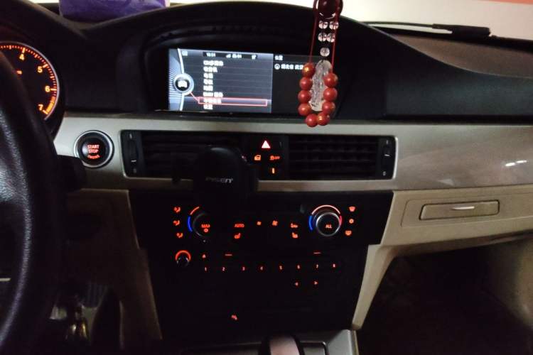 Used BMW 3 Series 2010 320i Luxury Model Audio And AC Panel