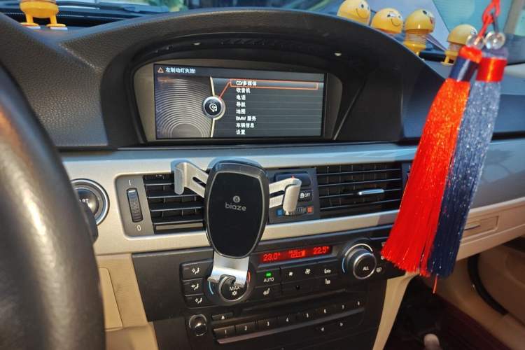 Used BMW 3 Series 2010 320i Luxury Model Audio And AC Panel