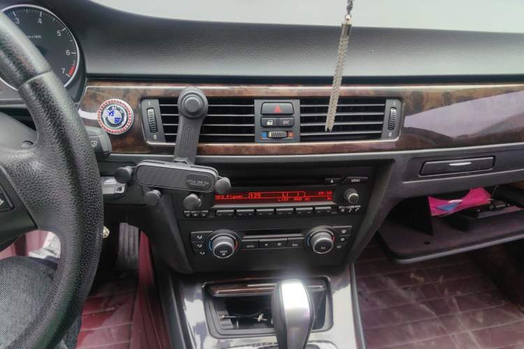 Used BMW 3 Series 2010 320i Luxury Model Audio And AC Panel