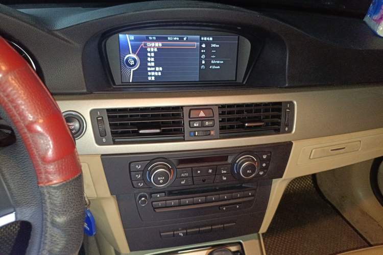 Used BMW 3 Series 2010 320i Luxury Model Audio And AC Panel