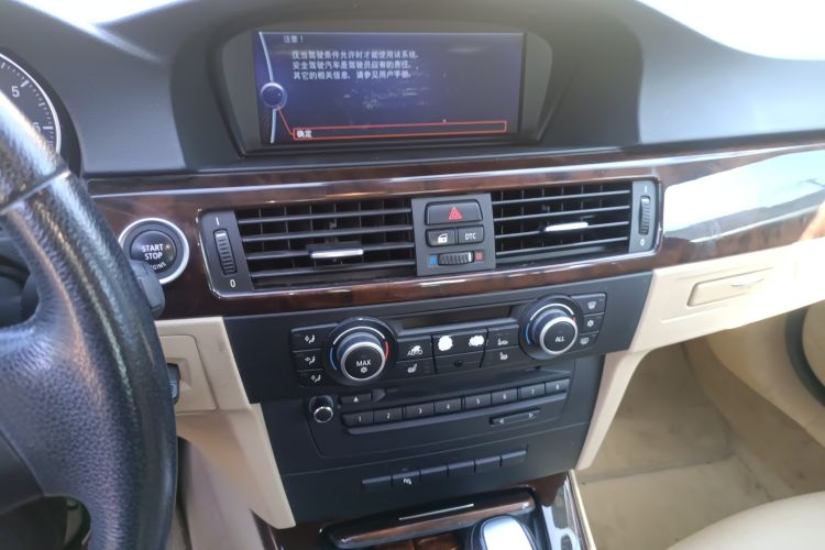Used BMW 3 Series 2010 320i Luxury Model Audio And AC Panel