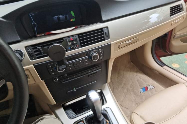 Used BMW 3 Series 2010 320i Luxury Model Audio And AC Panel