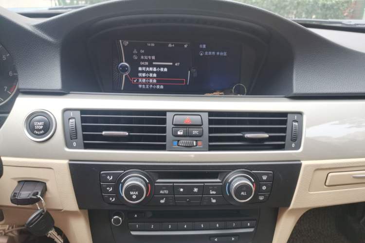 Used BMW 3 Series 2010 320i Luxury Model Audio And AC Panel