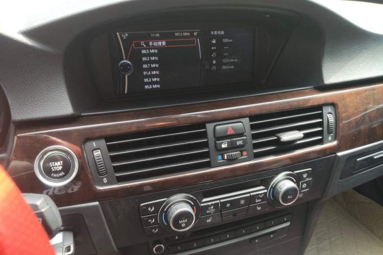 Used BMW 3 Series 2010 320i Luxury Model Audio And AC Panel