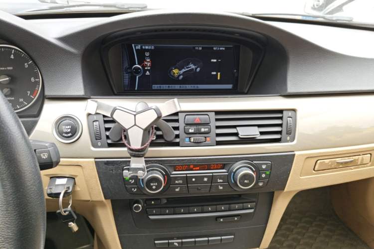 Used BMW 3 Series 2010 320i Luxury Model Audio And AC Panel