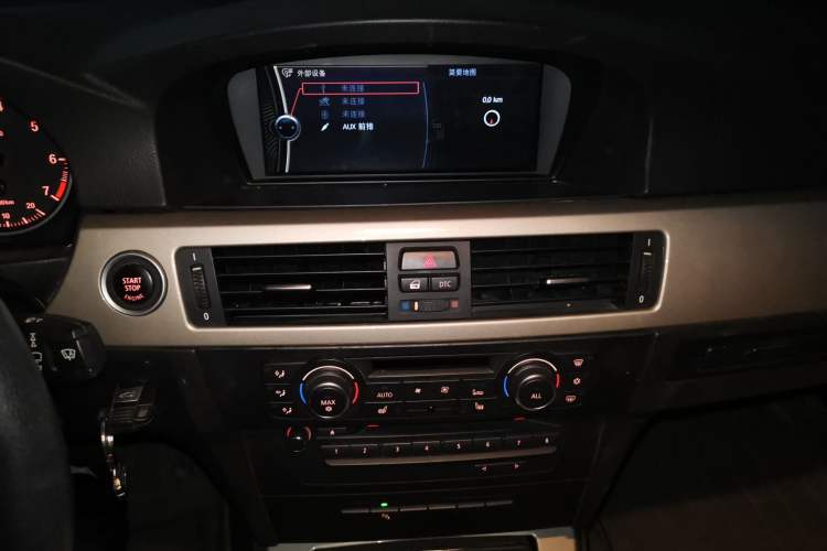 Used BMW 3 Series 2010 320i Luxury Model Audio And AC Panel