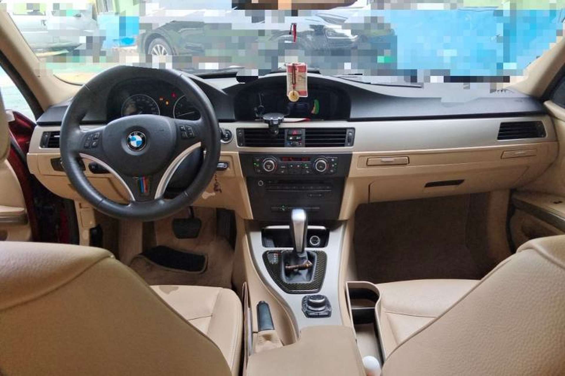 Used BMW 3 Series 2010 320i Luxury Model Center Console