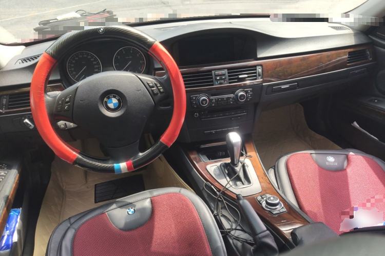Used BMW 3 Series 2010 320i Luxury Model Center Console