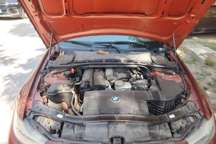 Used BMW 3 Series 2010 320i Luxury Model Engine Bay