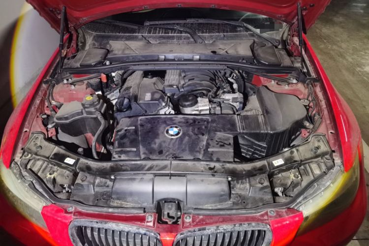 Used BMW 3 Series 2010 320i Luxury Model Engine Bay