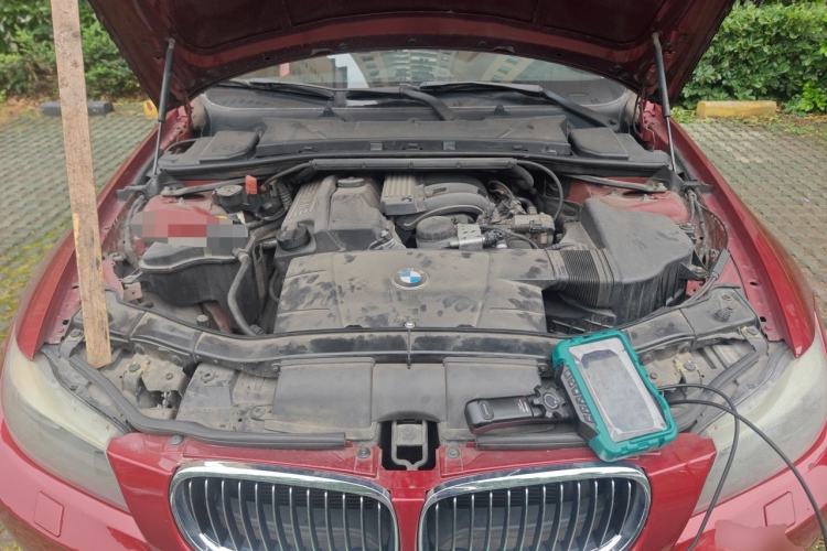 Used BMW 3 Series 2010 320i Luxury Model Engine Bay