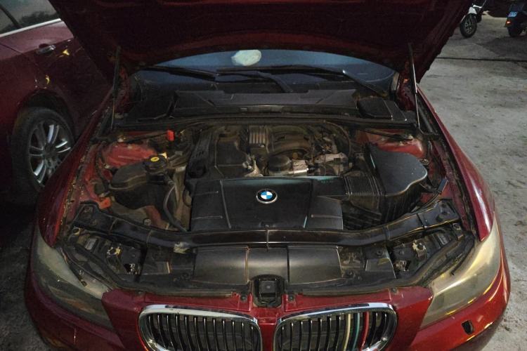 Used BMW 3 Series 2010 320i Luxury Model Engine Bay