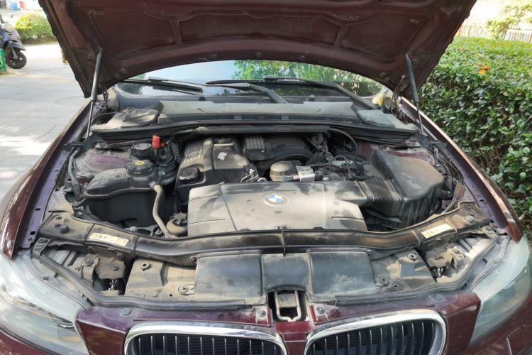 Used BMW 3 Series 2010 320i Luxury Model Engine Bay