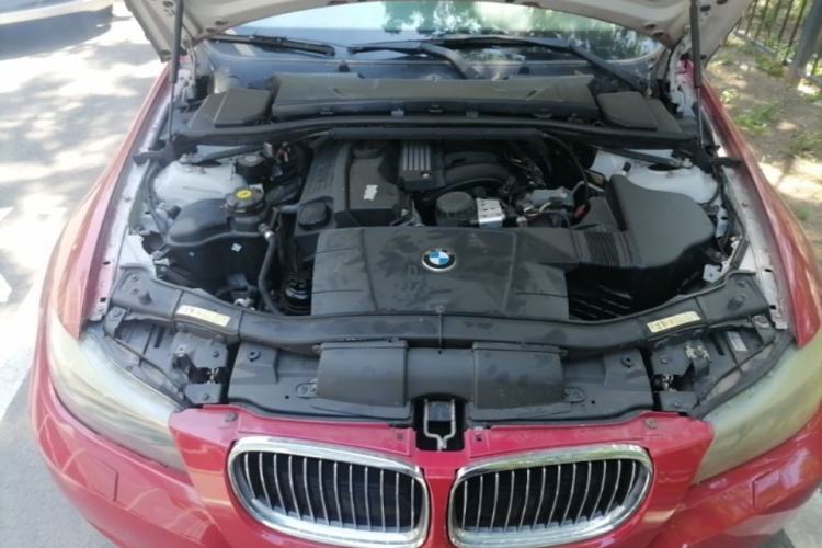 Used BMW 3 Series 2010 320i Luxury Model Engine Bay
