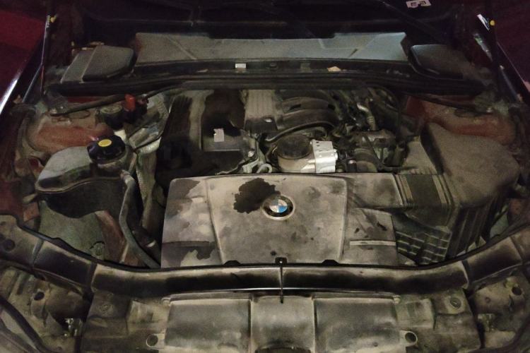 Used BMW 3 Series 2010 320i Luxury Model Engine Bay