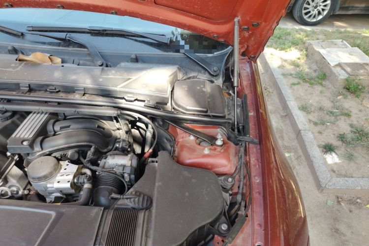 Used BMW 3 Series 2010 320i Luxury Model Engine Bay Left