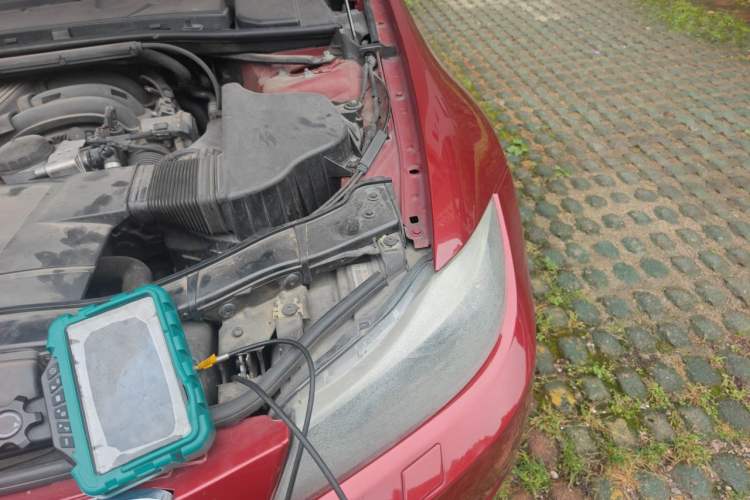 Used BMW 3 Series 2010 320i Luxury Model Engine Bay Left