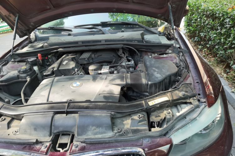 Used BMW 3 Series 2010 320i Luxury Model Engine Bay Left