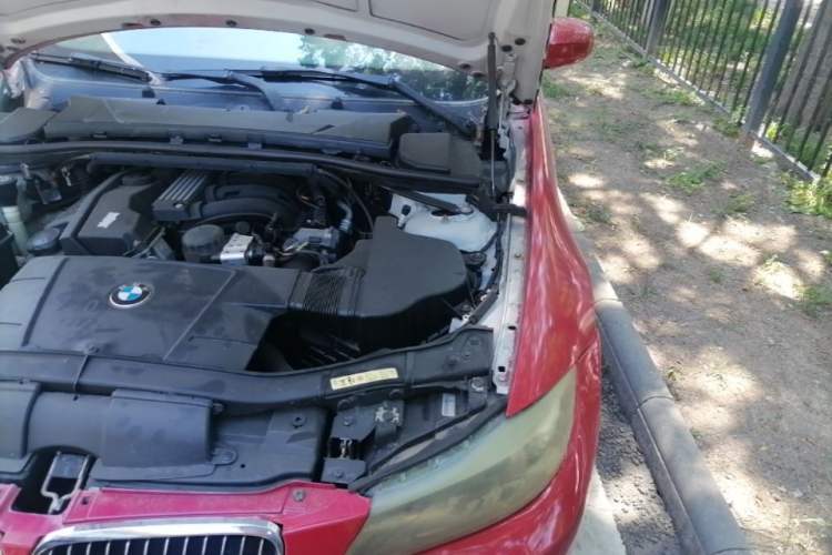 Used BMW 3 Series 2010 320i Luxury Model Engine Bay Left