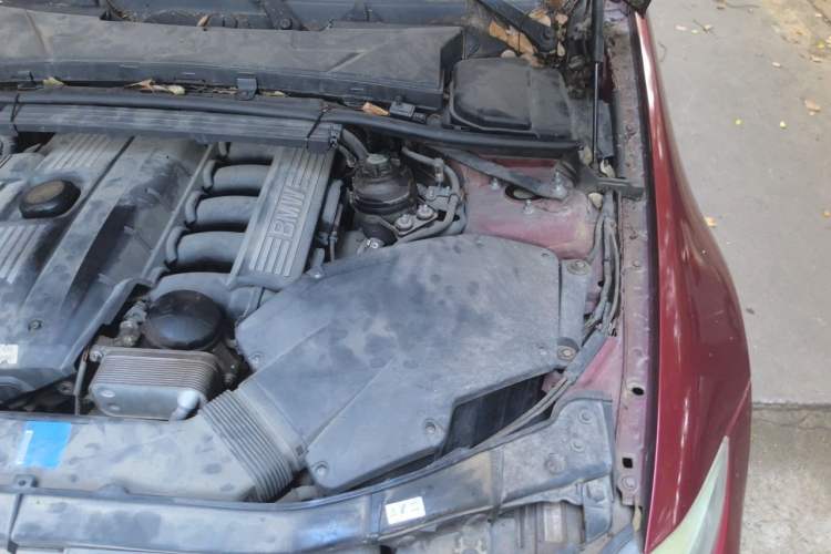 Used BMW 3 Series 2010 325i Luxury Edition Engine Bay Left
