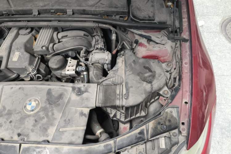 Used BMW 3 Series 2010 320i Luxury Model Engine Bay Left