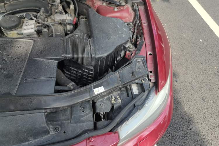 Used BMW 3 Series 2010 320i Luxury Model Engine Bay Left