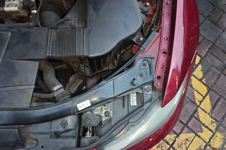 Used BMW 3 Series 2010 320i Luxury Model Engine Bay Left