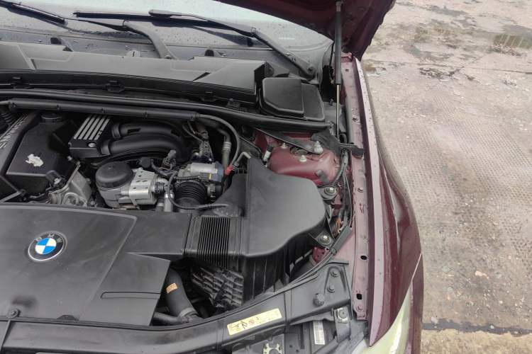 Used BMW 3 Series 2010 320i Luxury Model Engine Bay Left