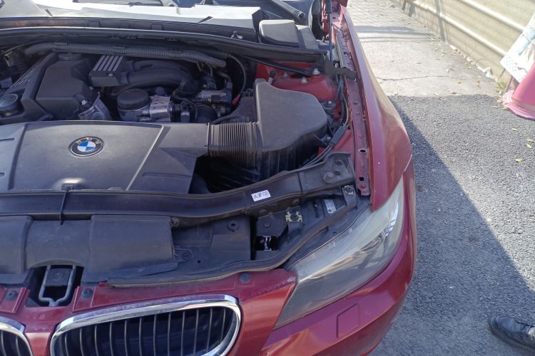 Used BMW 3 Series 2010 320i Luxury Model Engine Bay Left