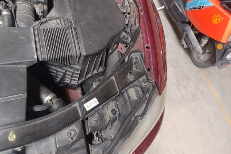 Used BMW 3 Series 2010 320i Luxury Model Engine Bay Left