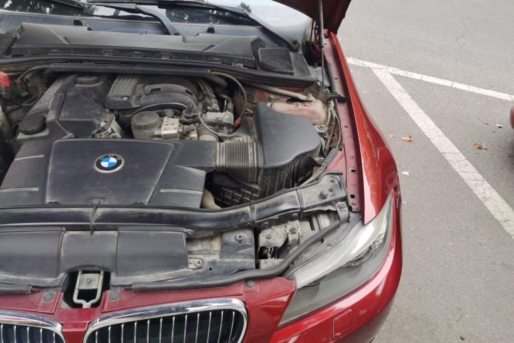 Used BMW 3 Series 2010 320i Luxury Model Engine Bay Left