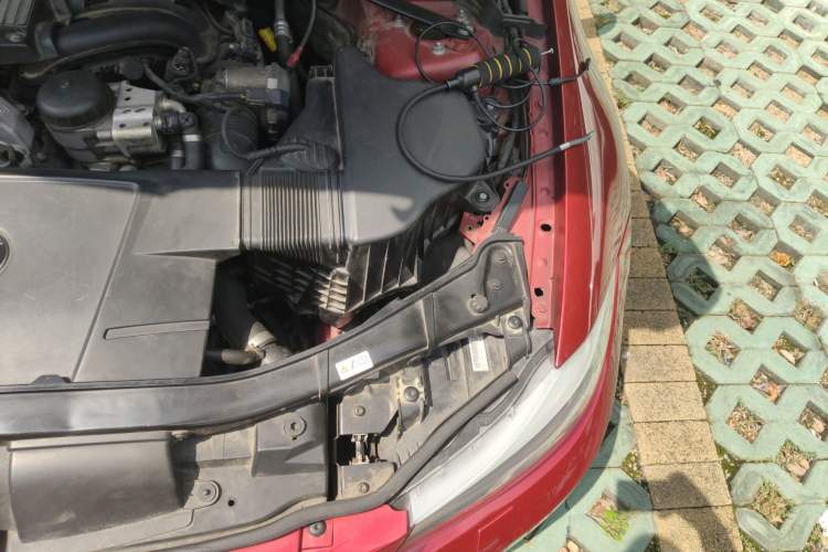 Used BMW 3 Series 2010 320i Luxury Model Engine Bay Left