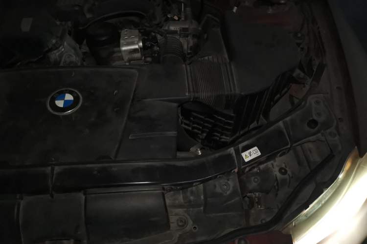 Used BMW 3 Series 2010 320i Luxury Model Engine Bay Left
