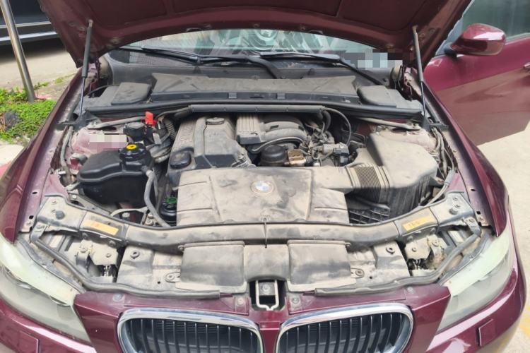 Used BMW 3 Series 2010 320i Luxury Model Engine Bay