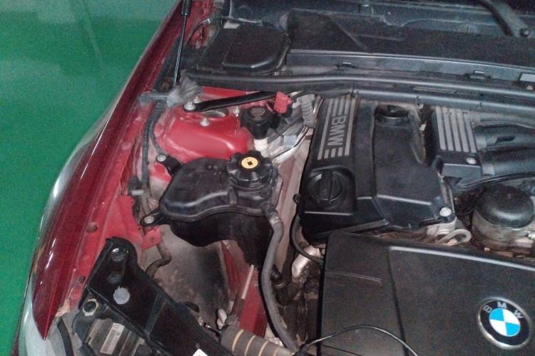 Used BMW 3 Series 2010 320i Luxury Model Engine Bay Right