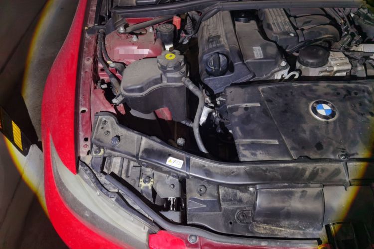 Used BMW 3 Series 2010 320i Luxury Model Engine Bay Right