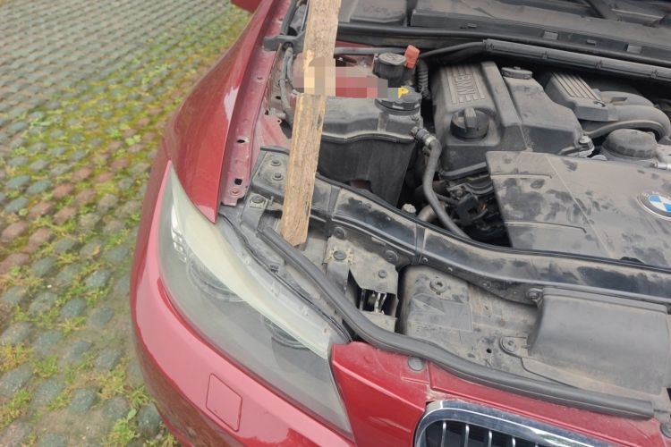 Used BMW 3 Series 2010 320i Luxury Model Engine Bay Right