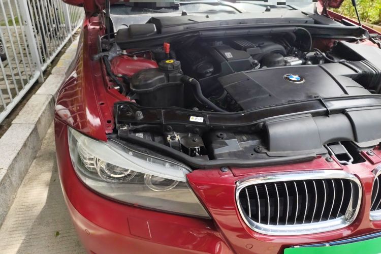 Used BMW 3 Series 2010 320i Luxury Model Engine Bay Right