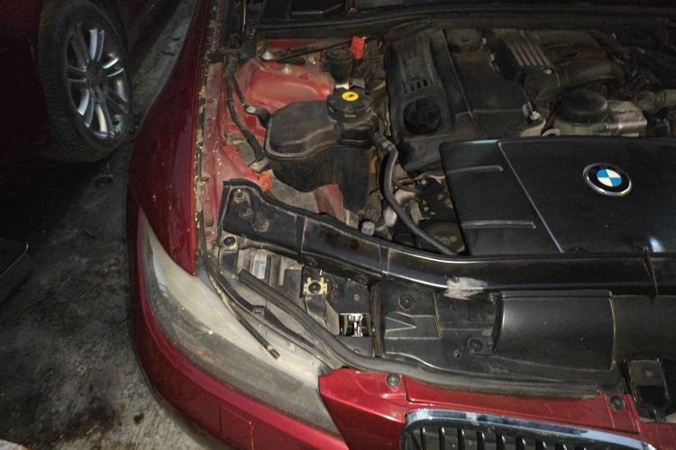 Used BMW 3 Series 2010 320i Luxury Model Engine Bay Right
