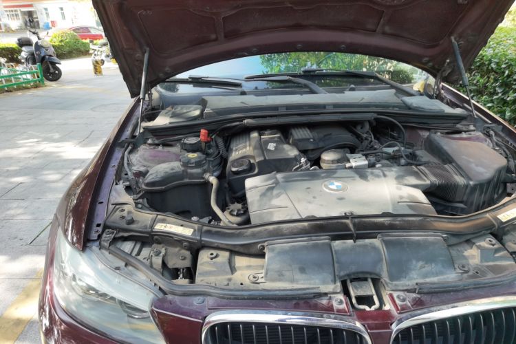 Used BMW 3 Series 2010 320i Luxury Model Engine Bay Right