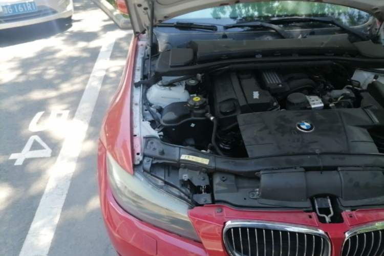 Used BMW 3 Series 2010 320i Luxury Model Engine Bay Right