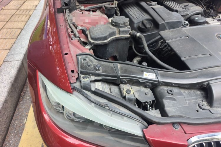 Used BMW 3 Series 2010 320i Luxury Model Engine Bay Right