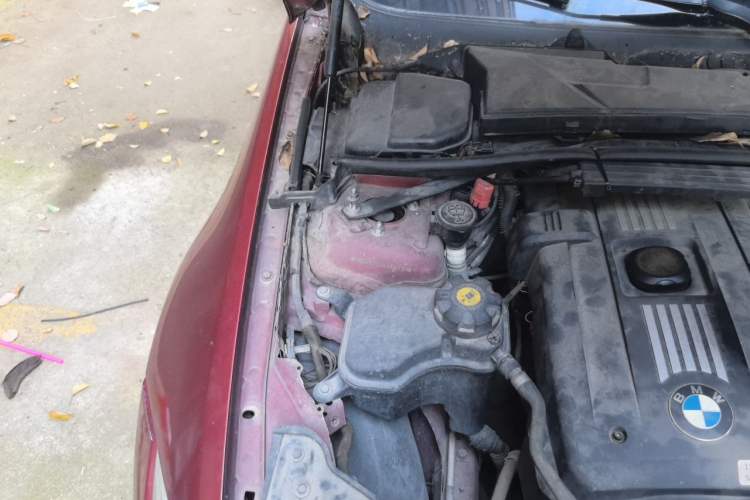 Used BMW 3 Series 2010 325i Luxury Edition Engine Bay Right