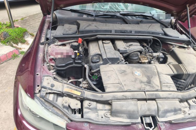 Used BMW 3 Series 2010 320i Luxury Model Engine Bay Right
